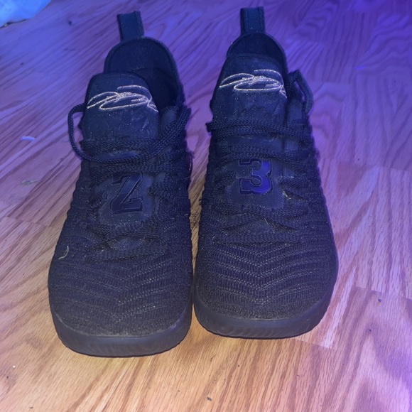 Lebron 16 I’m king shoes - Picture 2 of 3